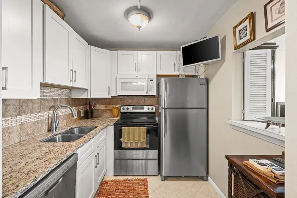 Property Slideshow image 3 of 23 | 175 suffolk e, Boca Raton, FL, 33434