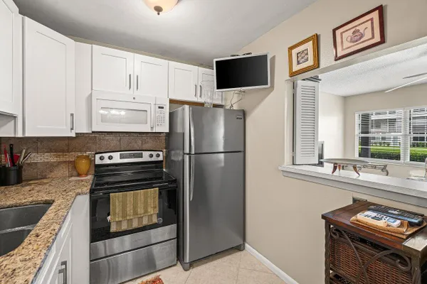 Property Slideshow image 2 of 23 | 175 suffolk e, Boca Raton, FL, 33434