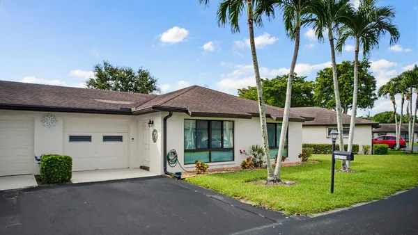 Property Slideshow image 2 of 41 | 4854 equestrian cir b, Boynton Beach, FL, 33436