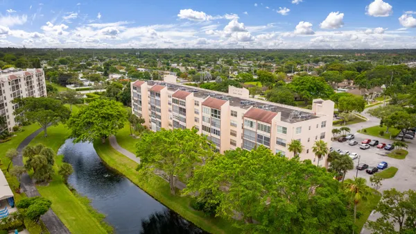 Property Slideshow image 2 of 32 | 14527 bonaire blvd 203, Delray Beach, FL, 33446