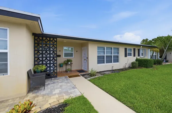 Property Slideshow image 2 of 20 | 955 circle dr b, Delray Beach, FL, 33445