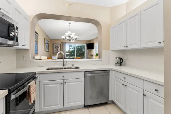 Property Slideshow image 2 of 28 | 7775 southampton ter 310, Tamarac, FL, 33321