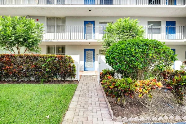 Property Slideshow image 3 of 29 | 6650 s oriole blvd 1030, Delray Beach, FL, 33446