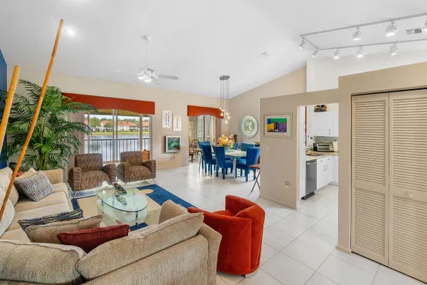 Property Slideshow image 3 of 38 | 9829 seacrest cir 202, Boynton Beach, FL, 33437