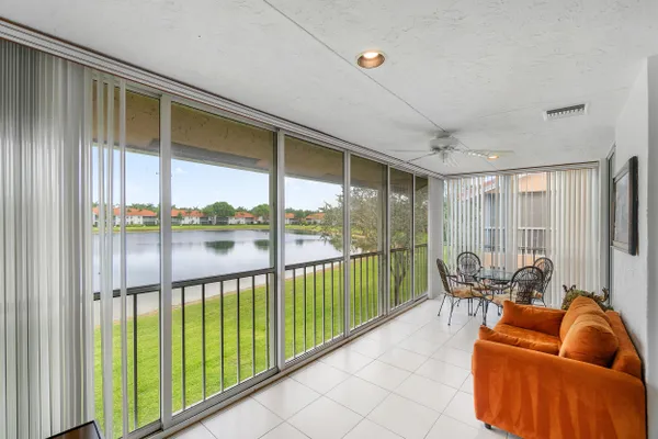 Property Slideshow image 2 of 38 | 9829 seacrest cir 202, Boynton Beach, FL, 33437