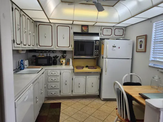 Property Slideshow image 3 of 42 | 330 ne 26th ave 411, Boynton Beach, FL, 33435