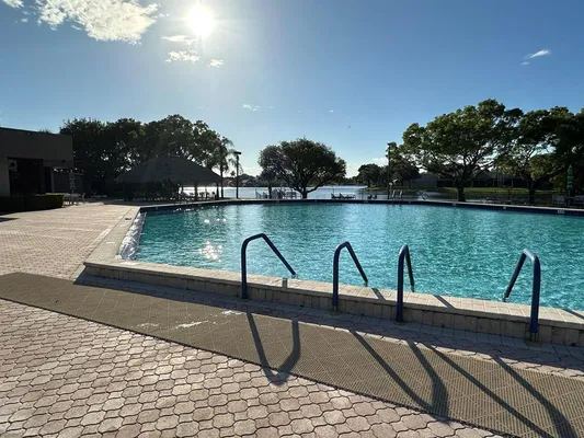 Property Slideshow image 3 of 8 | 901 colony point cir 523, Pembroke Pines, FL, 33026