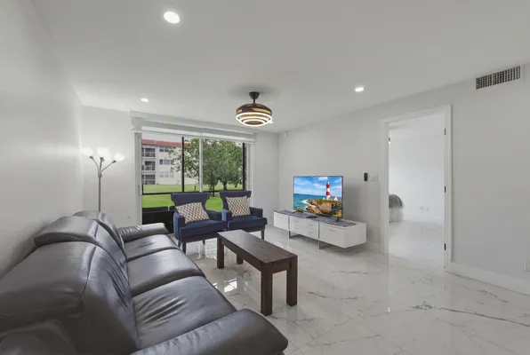 Property Slideshow image 3 of 50 | 9523 s hollybrook lake dr 103, Pembroke Pines, FL, 33025