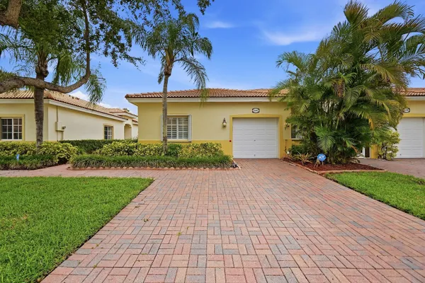 Property Slideshow image 3 of 49 | 2340 windjammer way, West Palm Beach, FL, 33411
