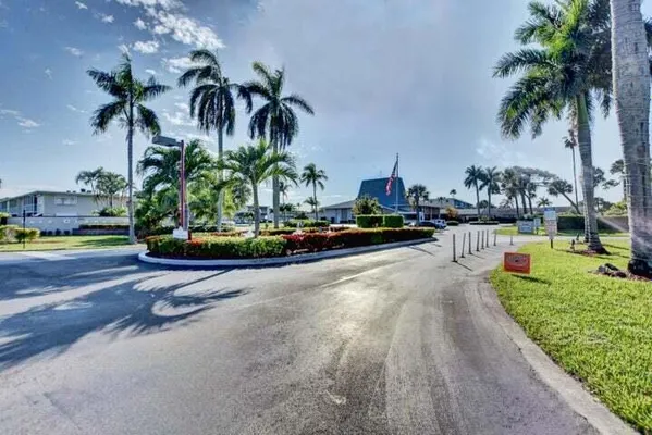 Property Slideshow image 3 of 9 | 2855 s garden dr dr 203, Palm Springs, FL, 33461