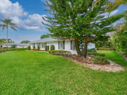 Property Slideshow image 3 of 70 | 9901 se little club way, Tequesta, FL, 33469