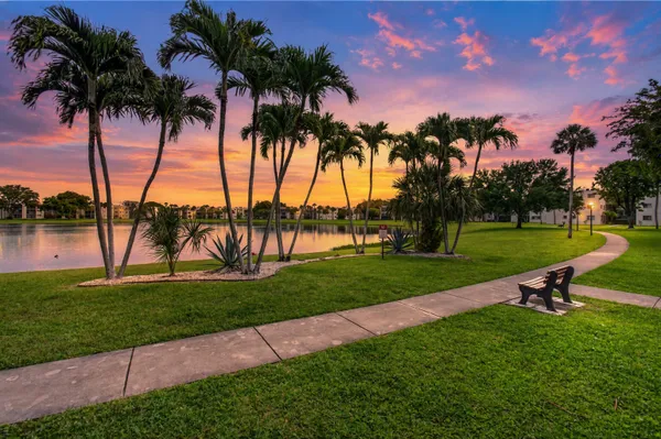Property Slideshow image 2 of 39 | 5190 las verdes cir 108, Delray Beach, FL, 33484