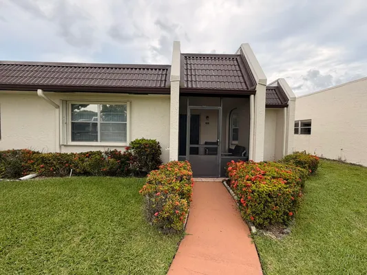 Property Slideshow image 2 of 23 | 182 lake susan ln, West Palm Beach, FL, 33411