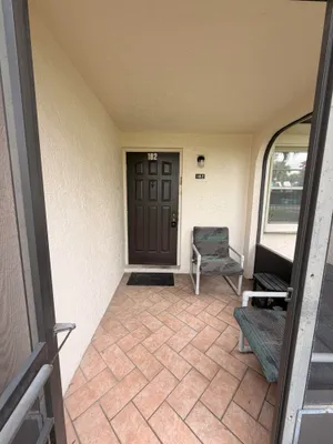 Property Slideshow image 3 of 23 | 182 lake susan ln, West Palm Beach, FL, 33411