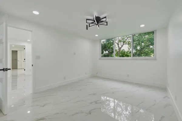 Property Slideshow image 3 of 50 | 8970 s hollybrook blvd 205, Pembroke Pines, FL, 33025