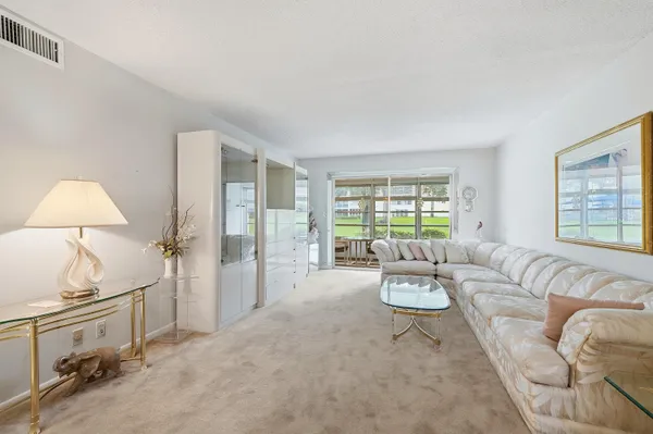 Property Slideshow image 2 of 32 | 2302 lucaya ln e1, Coconut Creek, FL, 33066