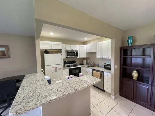 Property Slideshow image 2 of 10 | 318 n seville n 318, Delray Beach, FL, 33446