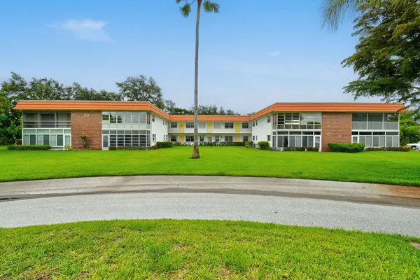 Property Slideshow image 2 of 35 | 1225 nw 21st st 3-314, Stuart, FL, 34994