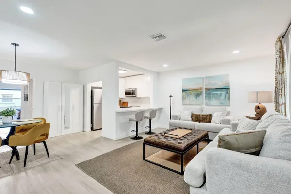 Property Slideshow image 3 of 43 | 207 salisbury i i, West Palm Beach, FL, 33417