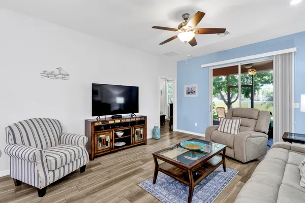Property Slideshow image 3 of 34 | 6375 oxford 103c, Vero Beach, FL, 32966