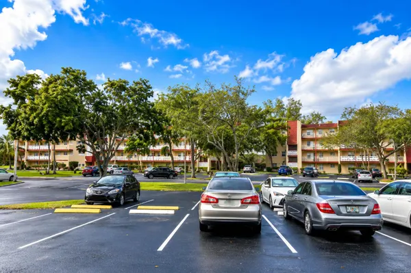 Property Slideshow image 2 of 25 | 1050 country club dr 303, Margate, FL, 33063