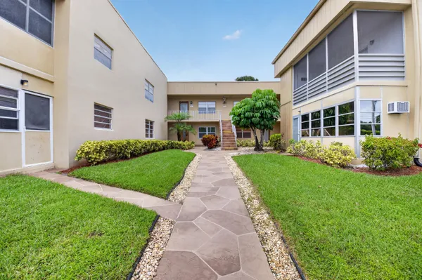 Property Slideshow image 2 of 76 | 506 e capri rd 506, Delray Beach, FL, 33484