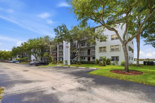 Property Slideshow image 2 of 25 | 1401 sw 134th way 410c, Pembroke Pines, FL, 33027