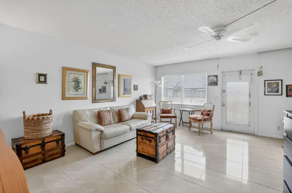 Property Slideshow image 2 of 76 | 4024 guildford e 4024, Boca Raton, FL, 33434