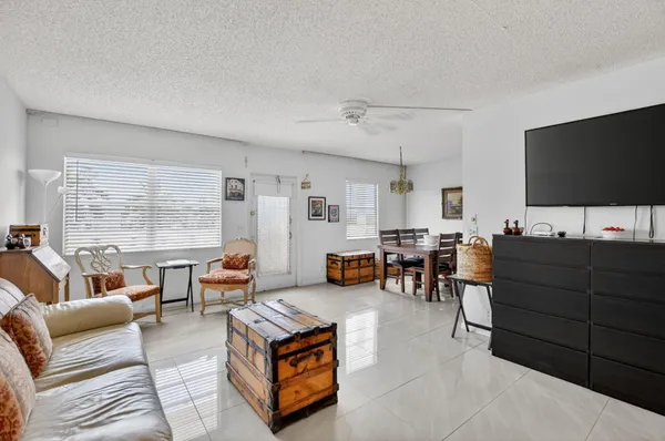 Property Slideshow image 3 of 76 | 4024 guildford e 4024, Boca Raton, FL, 33434