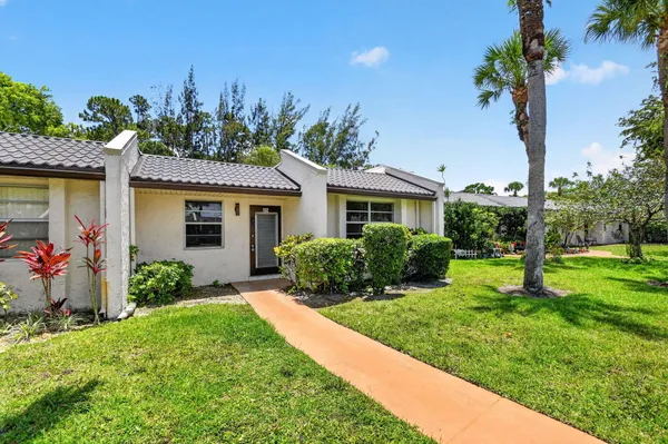 Property Slideshow image 3 of 64 | 112 lake olive dr, Royal Palm Beach, FL, 33411