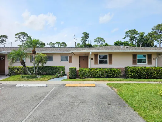Property Slideshow image 2 of 23 | 2521 dudley dr h, West Palm Beach, FL, 33415