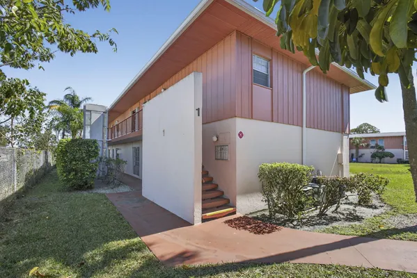 Property Slideshow image 2 of 34 | 1 golfs edge f, West Palm Beach, FL, 33417