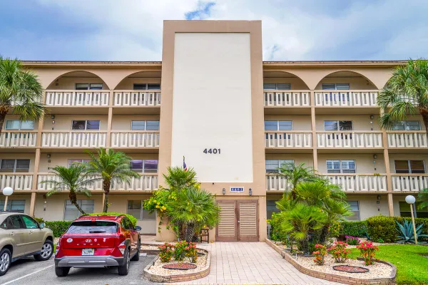 Property Slideshow image 3 of 65 | 4401 martinique ct d2, Coconut Creek, FL, 33066
