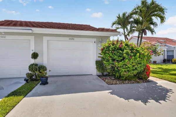 Property Slideshow image 2 of 74 | 5590 royal lake cir, Boynton Beach, FL, 33437