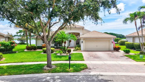 Property Slideshow image 2 of 107 | 13461 barcelona lake cir, Delray Beach, FL, 33446