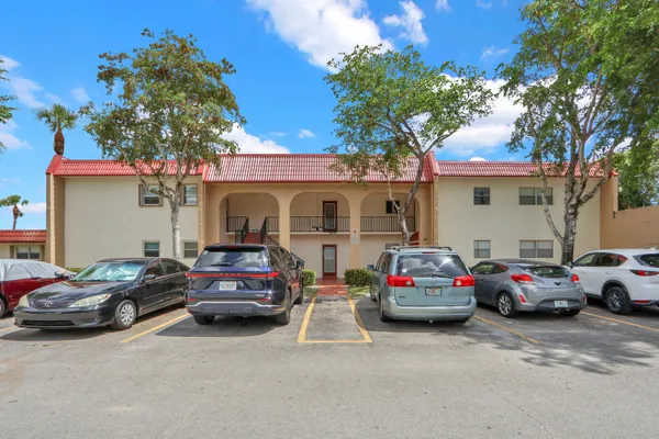 Property Slideshow image 2 of 34 | 210 lake frances dr, West Palm Beach, FL, 33411
