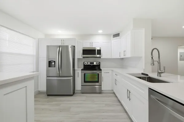 Property Slideshow image 3 of 24 | 2901 victoria cir b2, Coconut Creek, FL, 33066