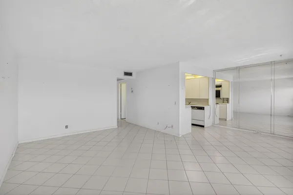 Property Slideshow image 2 of 101 | 4059 guildford d d, Boca Raton, FL, 33434