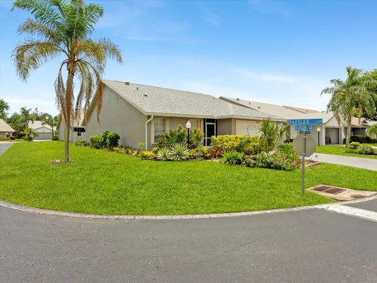 Property Slideshow image 3 of 49 | 3897 dafilee cir, West Palm Beach, FL, 33417