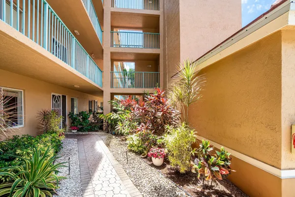 Property Slideshow image 2 of 73 | 12560 majesty cir 104, Boynton Beach, FL, 33437