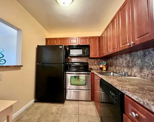 Property Slideshow image 2 of 18 | 142 cambridge f f, West Palm Beach, FL, 33417
