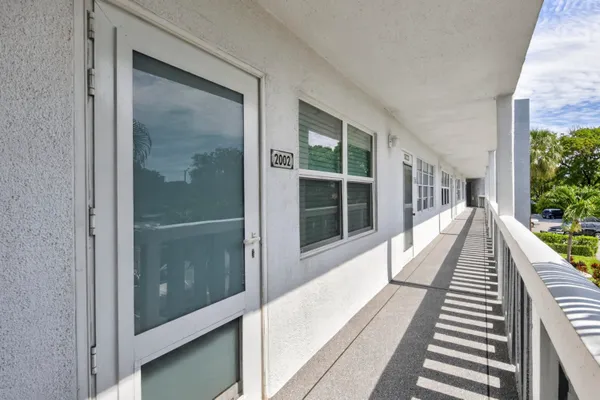 Property Slideshow image 2 of 25 | 2002 berkshire 2002, Deerfield Beach, FL, 33442