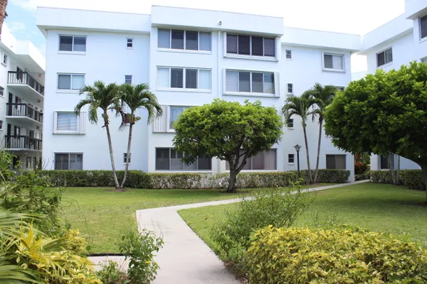 Property Slideshow image 2 of 24 | 6698 n 10th ave ave 218, Lake Worth, FL, 33467