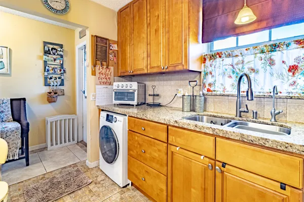 Property Slideshow image 3 of 25 | 849 salem ln, Lake Worth, FL, 33467