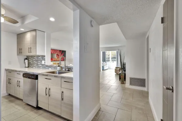 Property Slideshow image 3 of 29 | 330 ne 26th ave 1080, Boynton Beach, FL, 33435