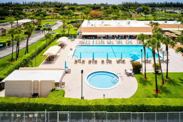 Property Slideshow image 2 of 45 | 175 lake susan ln, West Palm Beach, FL, 33411