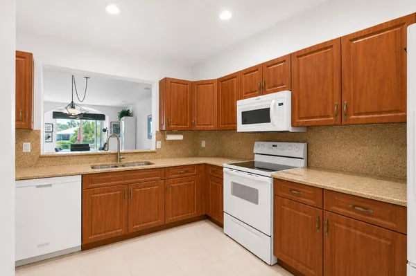 Property Slideshow image 3 of 60 | 10773 royal caribbean cir, Boynton Beach, FL, 33437
