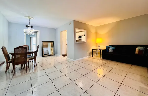 Property Slideshow image 3 of 16 | 330 southampton b b, West Palm Beach, FL, 33417