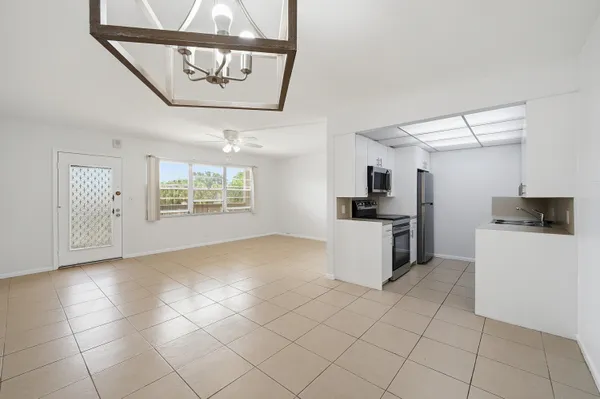 Property Slideshow image 2 of 26 | 2401 antigua cir j3, Coconut Creek, FL, 33066