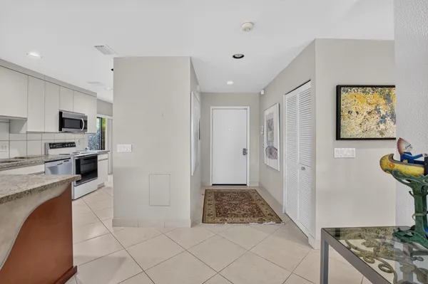 Property Slideshow image 3 of 60 | 4 eastgate dr c, Boynton Beach, FL, 33436